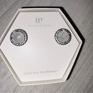 Bomb Party Earrings RBP8932 - Honey Love - White Agate On Hematite